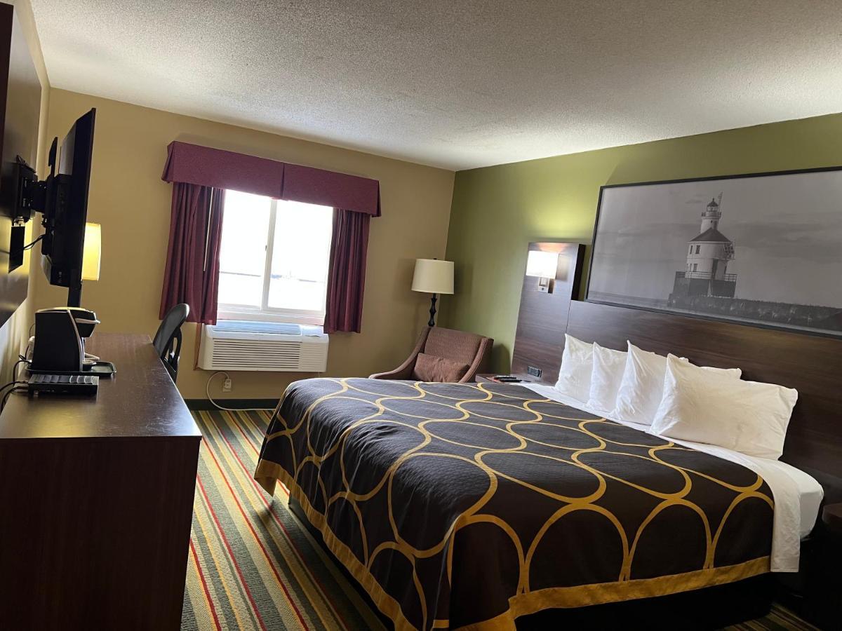 Super 8 By Wyndham Superior Wi Hotel Ngoại thất bức ảnh