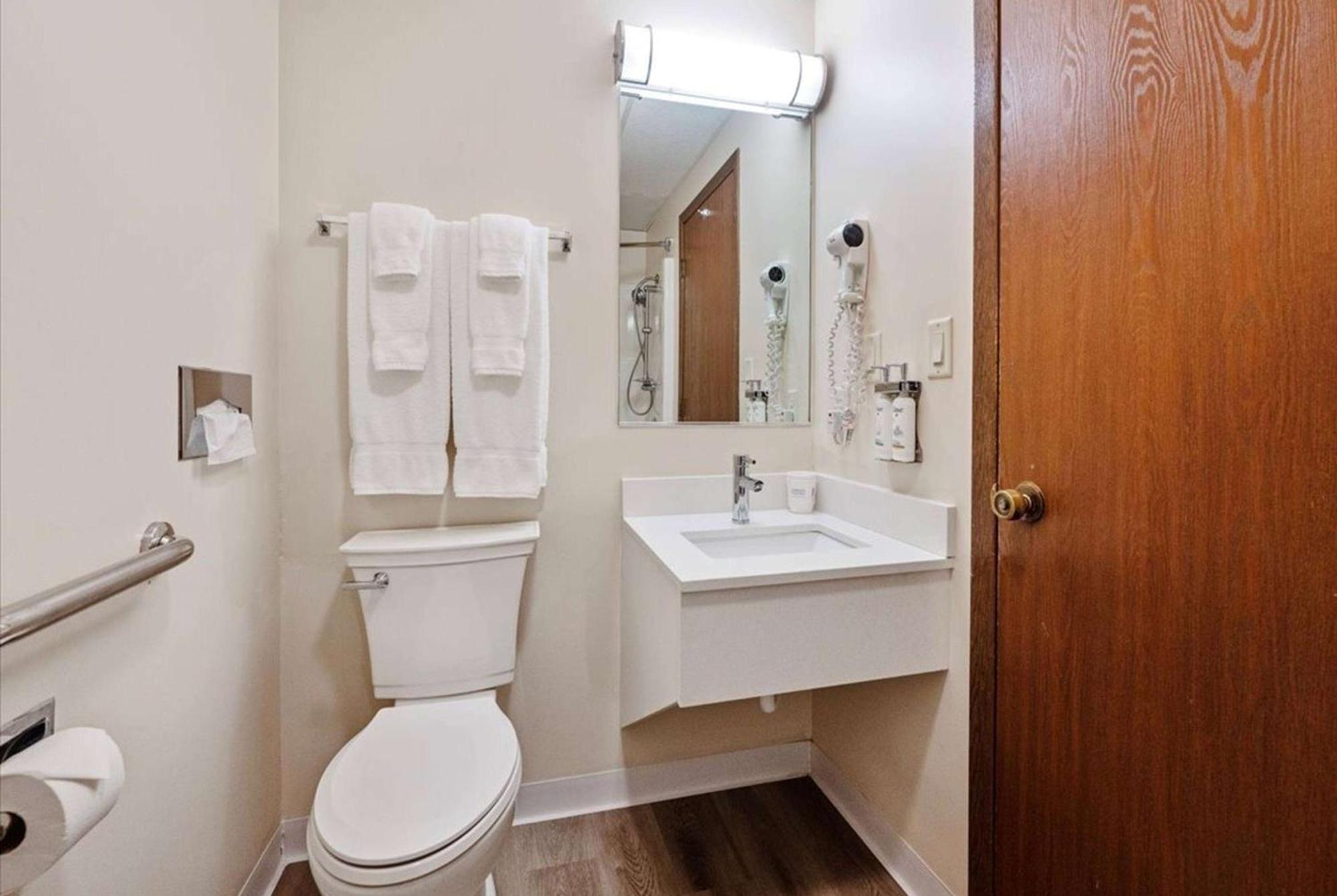 Super 8 By Wyndham Superior Wi Hotel Ngoại thất bức ảnh